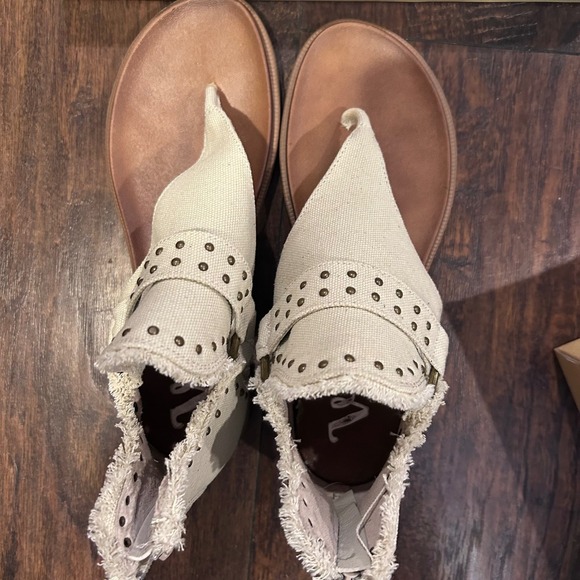 Very G Journey Gladiator Sandal Womens 11 Cream Thong Studded Boho Canvas New - Picture 2 of 7